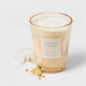 These smell so good! 👀
22.4 oz Cashmere Vanilla Jar Candle Colored Vase glass